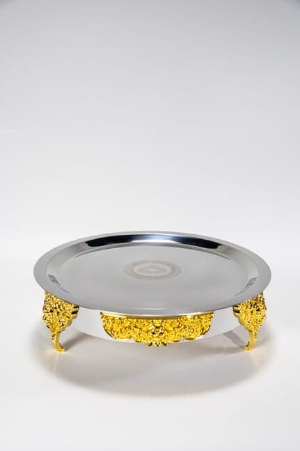 Цар идээ дунд